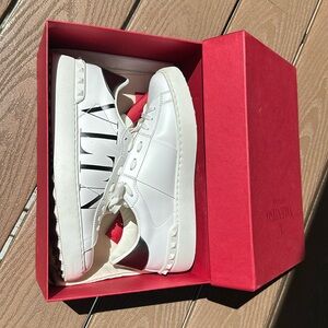 Brand new Valentino sneakers in size 9